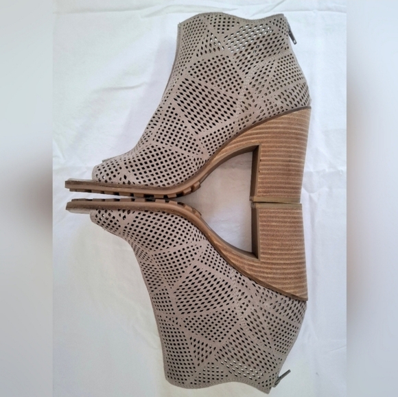 Women's Lucky Brand Vocab Open Toe Bootie - Picture 3 of 9